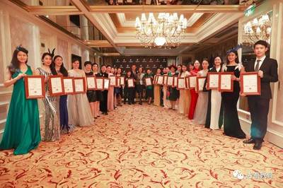 她為重慶打開一扇世界禮儀修養的大門